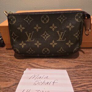 Louis-vuitton bucket pochette